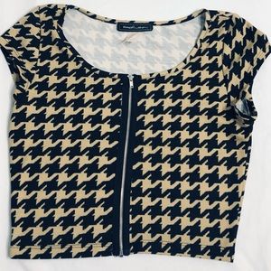 Touch Me Women’’s crop Top: zipper up, round neck, short sleeves..M